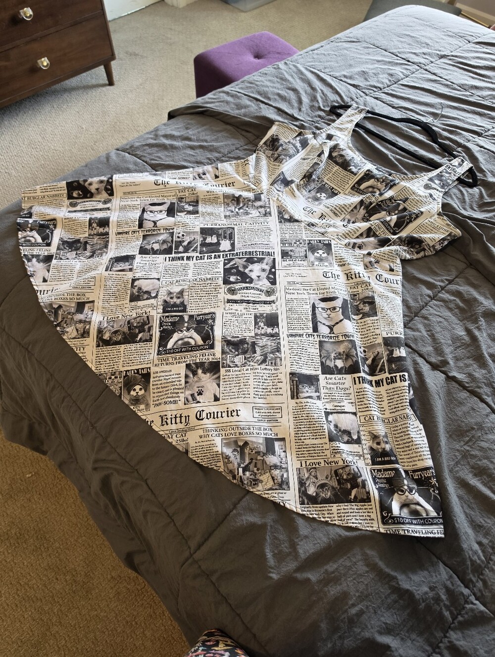 Retrolicious Black & White Newspaper Print - Picture 7 of 7